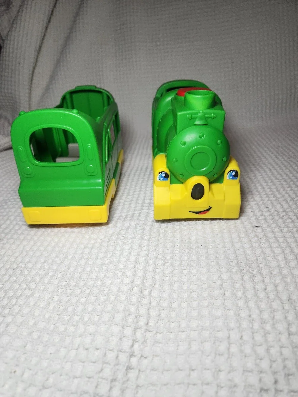 Fisher-Price Little People Yellow & Green Train, 2 Piece 2016 WORKING